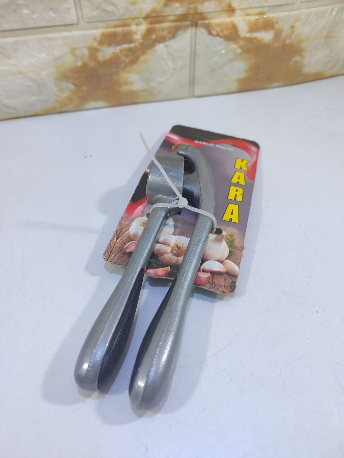 سیر له کن دستی فلزی کارا